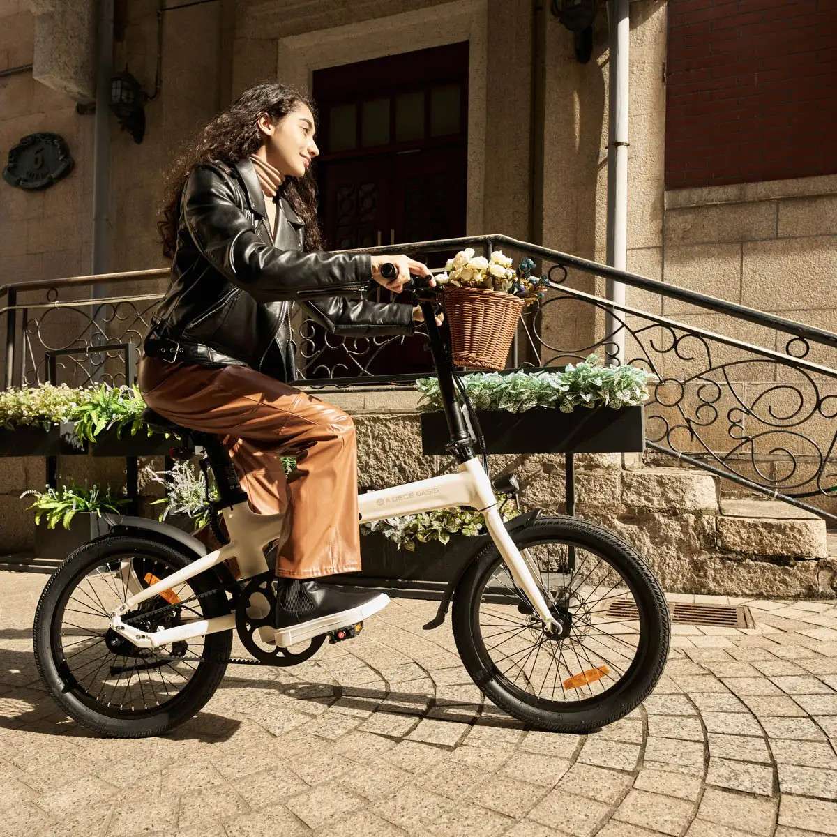 Xe đạp điện gấp  Ado A20 Lite - giải pháp tiết kiệm cho đô thị